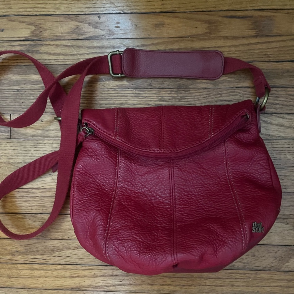 The SAK Y2K Red Pebbled Leather Deena Crossbody Bag Slouchy Boho Hippie Handbag